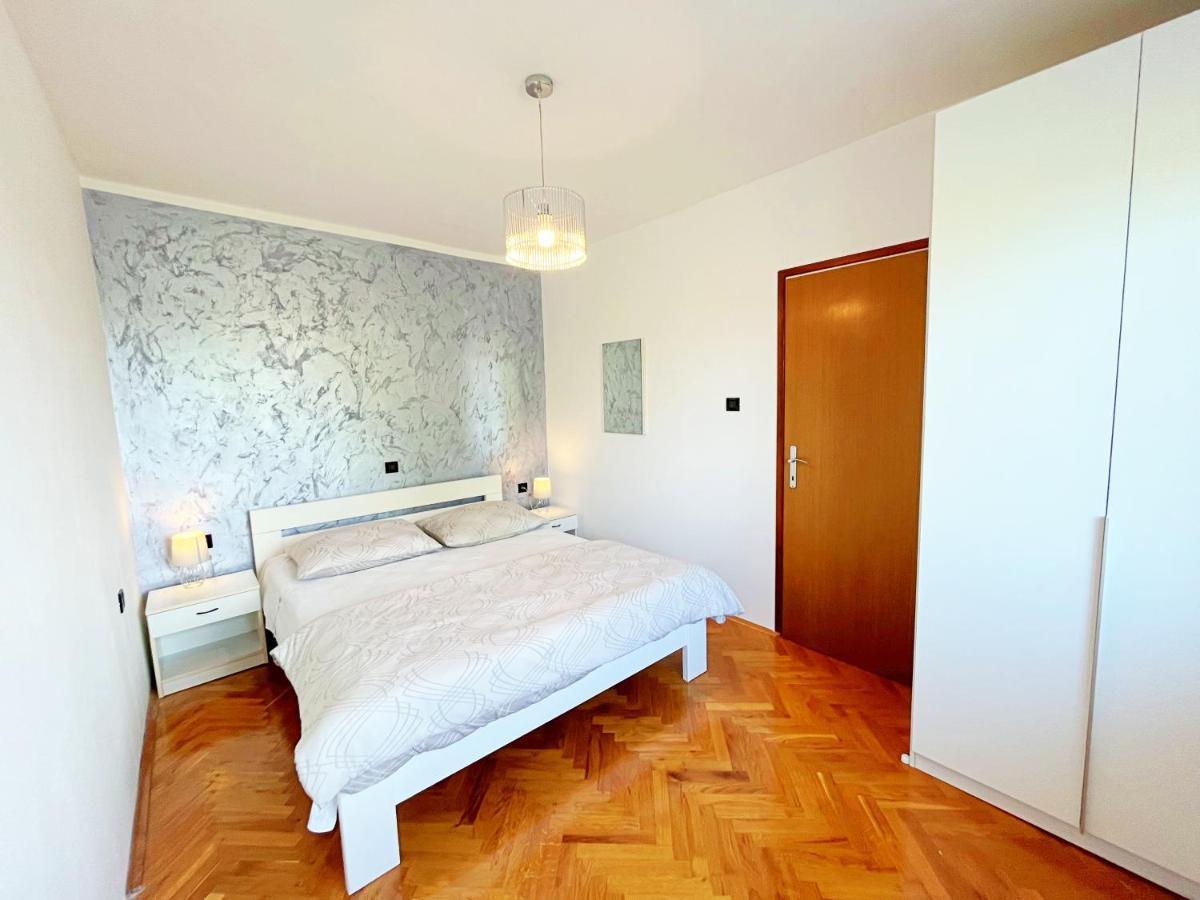 Adria Holiday Home ปิเนซิตซี ภายนอก รูปภาพ