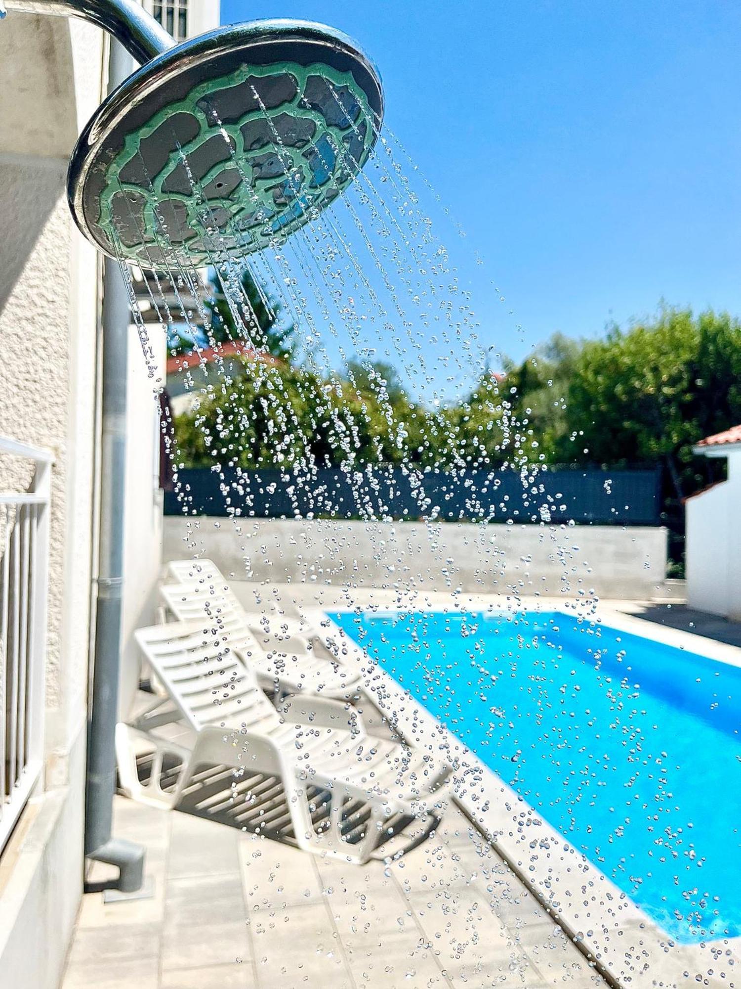 Adria Holiday Home ปิเนซิตซี ภายนอก รูปภาพ