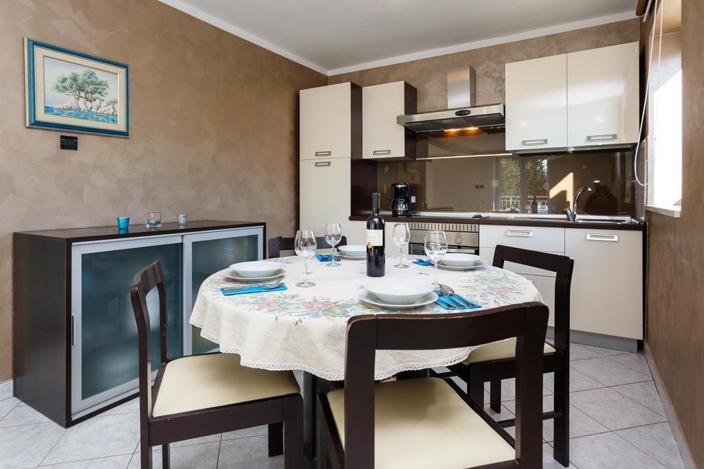 Adria Holiday Home ปิเนซิตซี ภายนอก รูปภาพ